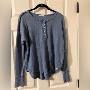 Billabong long-sleeve blue waffle knit Henley shirt. Size S.